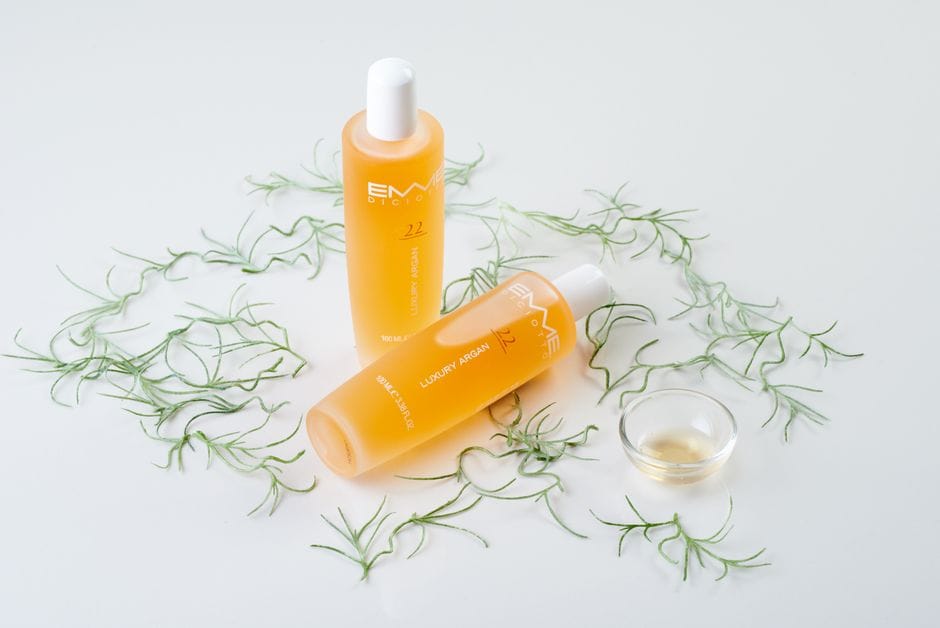 Bain d'huile avant le shampoing : le geste qui sauve les cheveux secs