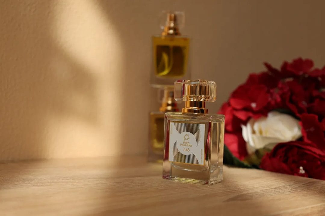Le layering de parfums : composer une signature olfactive qui tient toute la journée