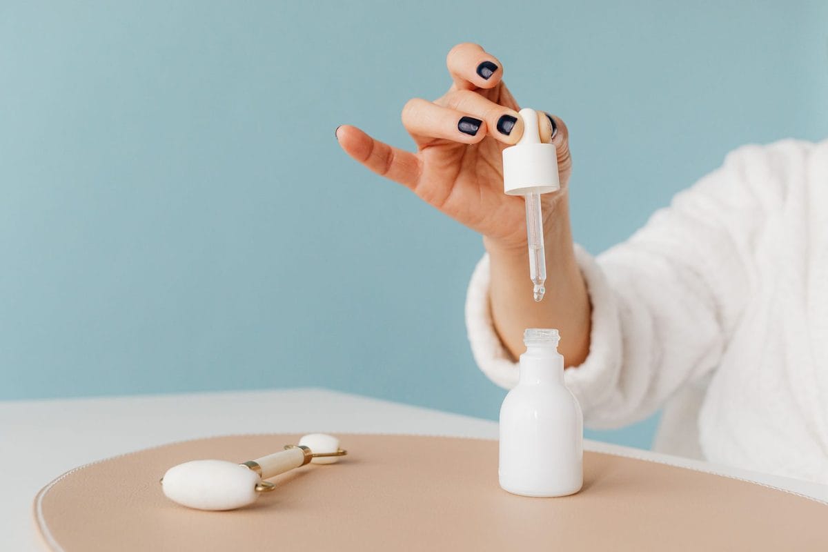 Rétinol : le protocole progressif pour l'introduire sans irriter sa peau
