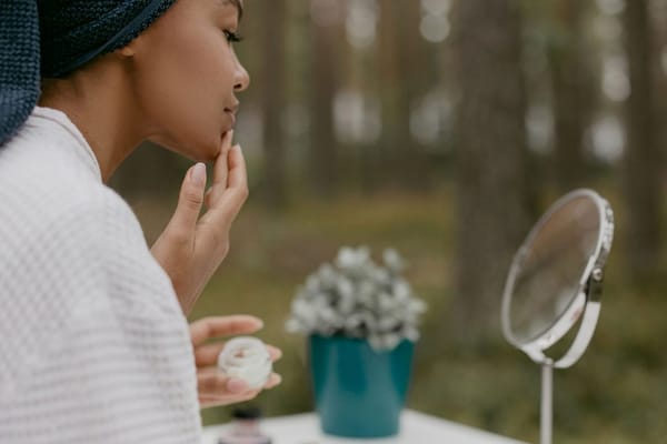 Protection solaire du visage : bien choisir et appliquer son SPF cet été