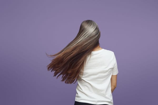 Cheveux longs : l'entretien pour des longueurs saines