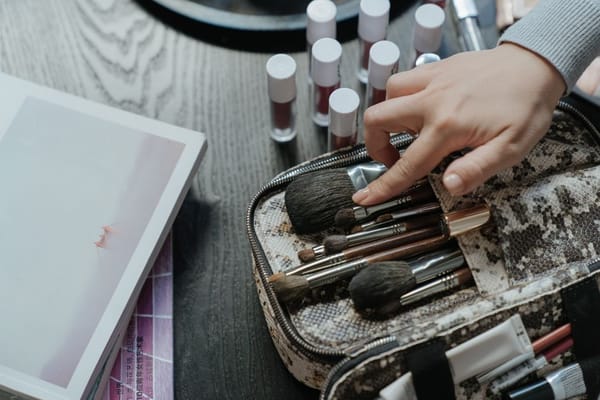 Maquillage express : un visage frais en cinq minutes