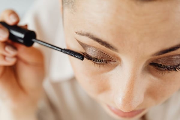 Mascara : volume ou allongement, comment choisir