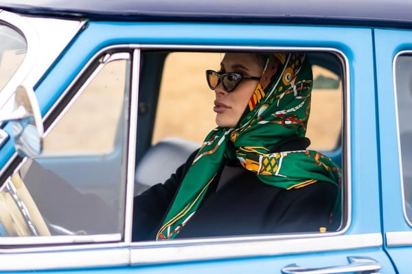 Le foulard, l'accessoire rétro qui sauve toutes les rentrées