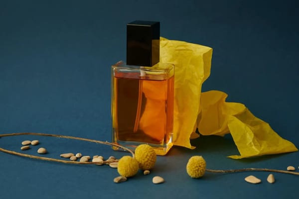 Layering olfactif : l'art de superposer ses parfums en fin d'été